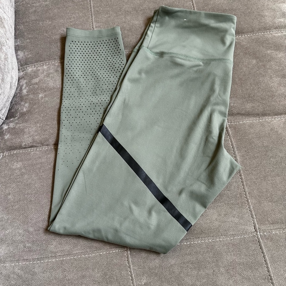 PINK Victoria's Secret Green Leggings with Black Accents - Picture 8 of 8
